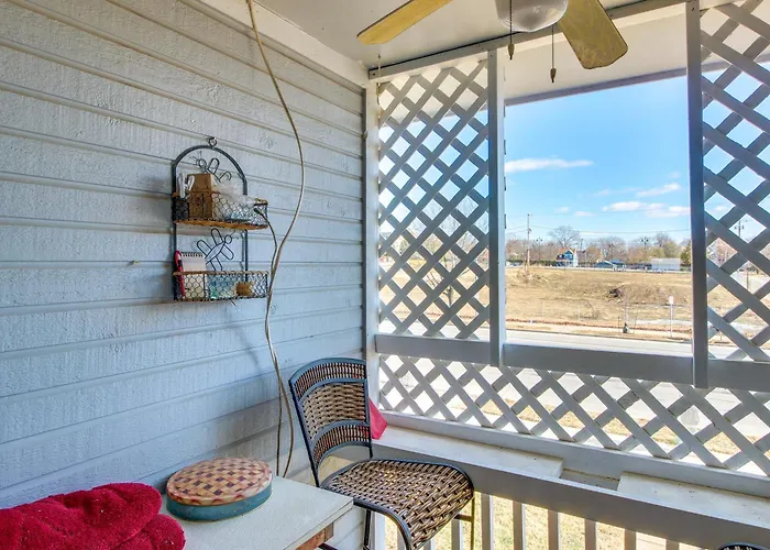 Central Kansas City Home Less Than 3 Mi To Downtown!