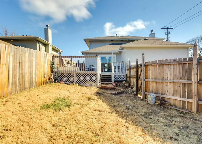 Central Kansas City Home Less Than 3 Mi To Downtown!