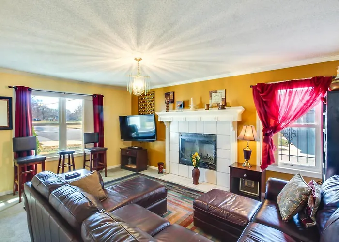Central Kansas City Home Less Than 3 Mi To Downtown!